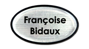 Badges personnalisés Contour - Bord noir avec fond en argent poli | www.namebadgesinternational.fr